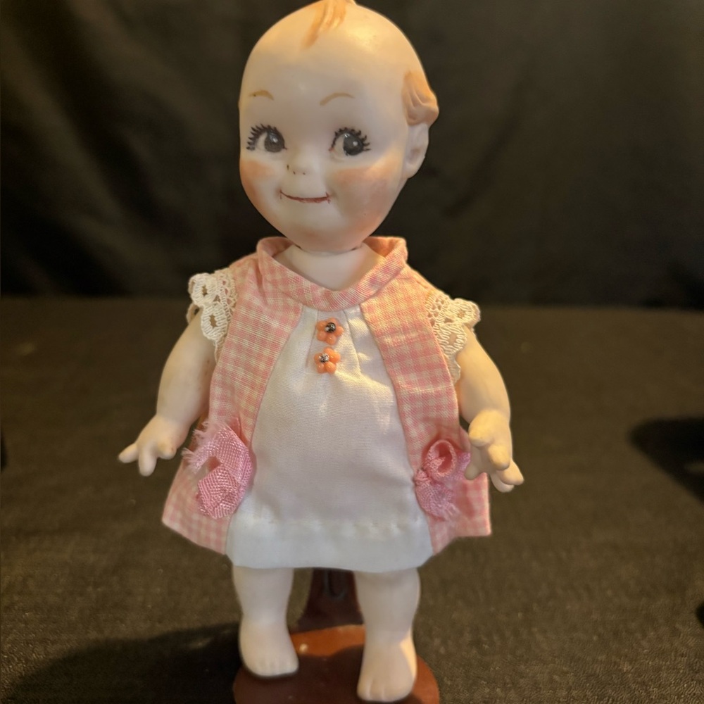 VINTAGE BISQUE PORCELAIN 7 inch KEWPIE Type DOLL WITH JOINTED ARMS